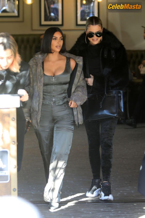 Kim Kardashian at the Grandville Restaurant in Studio City with a new shorter hairstyle photo 25