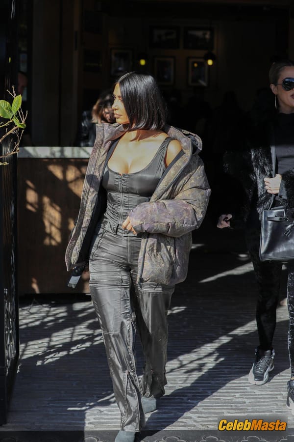 Kim Kardashian at the Grandville Restaurant in Studio City with a new shorter hairstyle photo 26