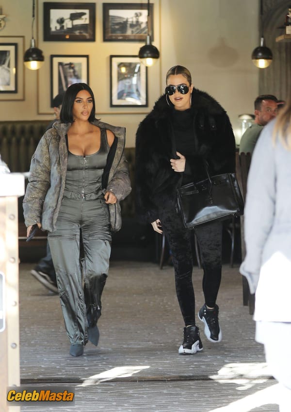 Kim Kardashian at the Grandville Restaurant in Studio City with a new shorter hairstyle photo 27