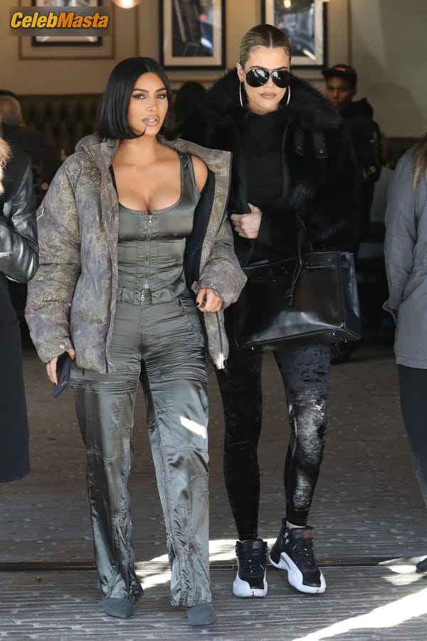 Kim Kardashian at the Grandville Restaurant in Studio City with a new shorter hairstyle photo 30