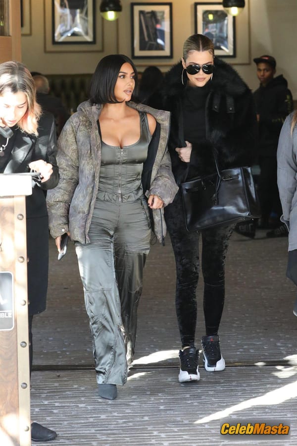 Kim Kardashian at the Grandville Restaurant in Studio City with a new shorter hairstyle photo 33