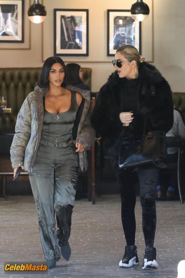 Kim Kardashian at the Grandville Restaurant in Studio City with a new shorter hairstyle photo 34