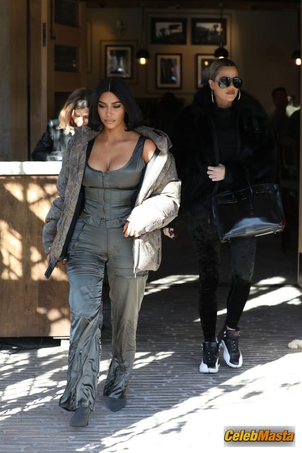Kim Kardashian at the Grandville Restaurant in Studio City with a new shorter hairstyle photo 44