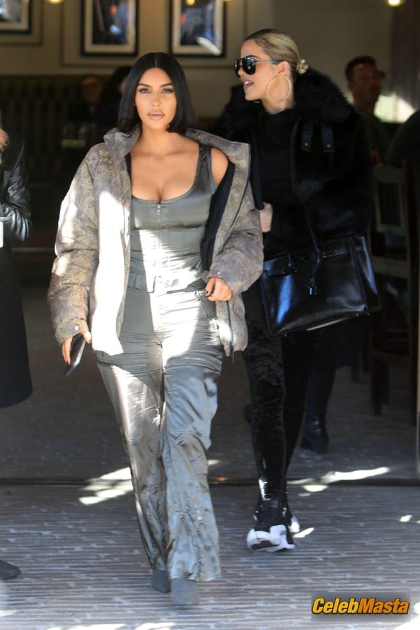 Kim Kardashian at the Grandville Restaurant in Studio City with a new shorter hairstyle photo 46