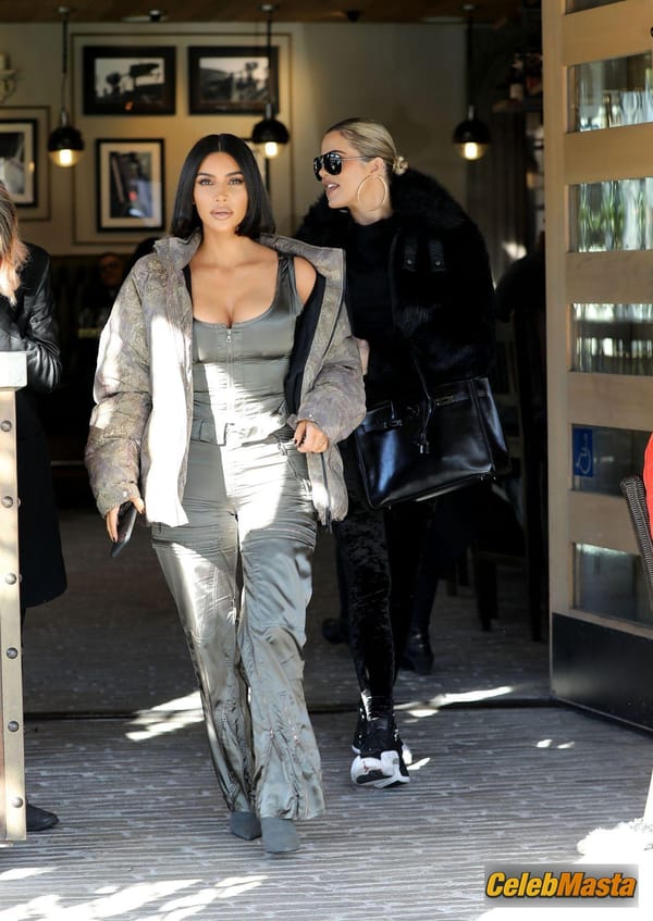 Kim Kardashian at the Grandville Restaurant in Studio City with a new shorter hairstyle photo 47