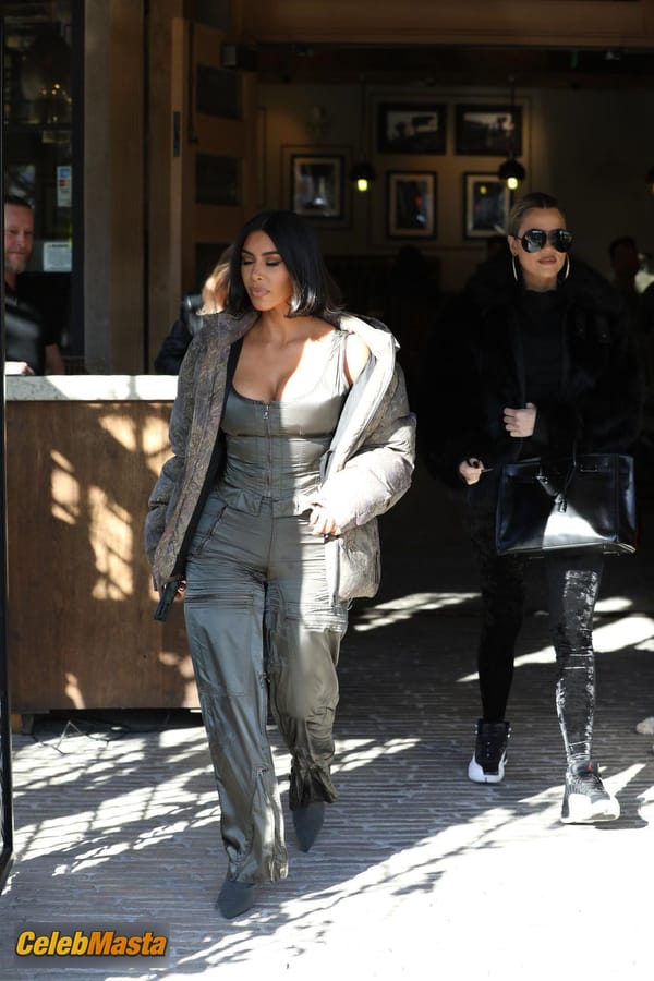 Kim Kardashian at the Grandville Restaurant in Studio City with a new shorter hairstyle photo 49