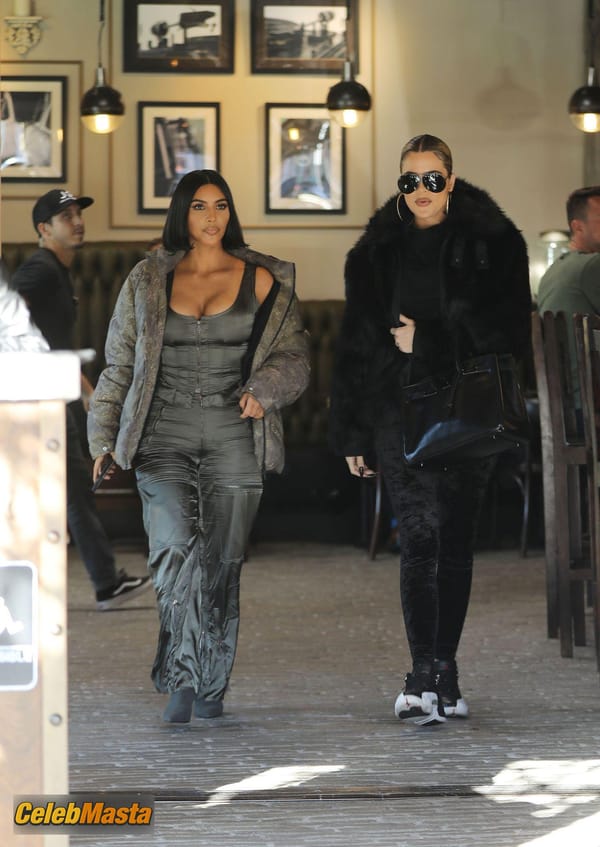Kim Kardashian at the Grandville Restaurant in Studio City with a new shorter hairstyle photo 51