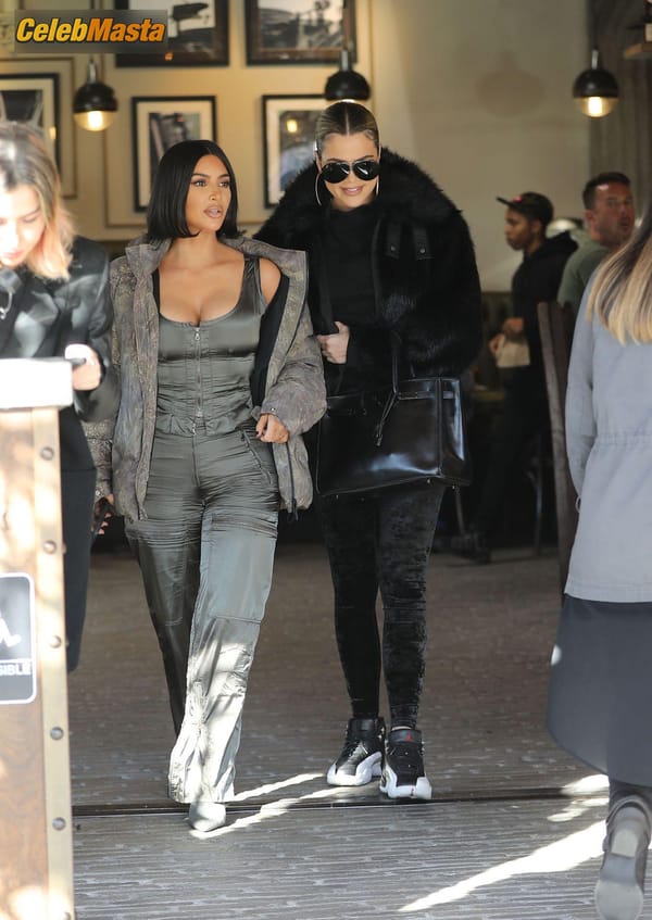 Kim Kardashian at the Grandville Restaurant in Studio City with a new shorter hairstyle photo 54