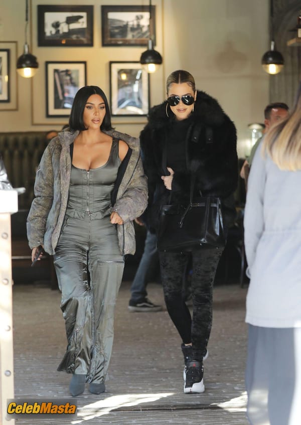 Kim Kardashian at the Grandville Restaurant in Studio City with a new shorter hairstyle photo 55
