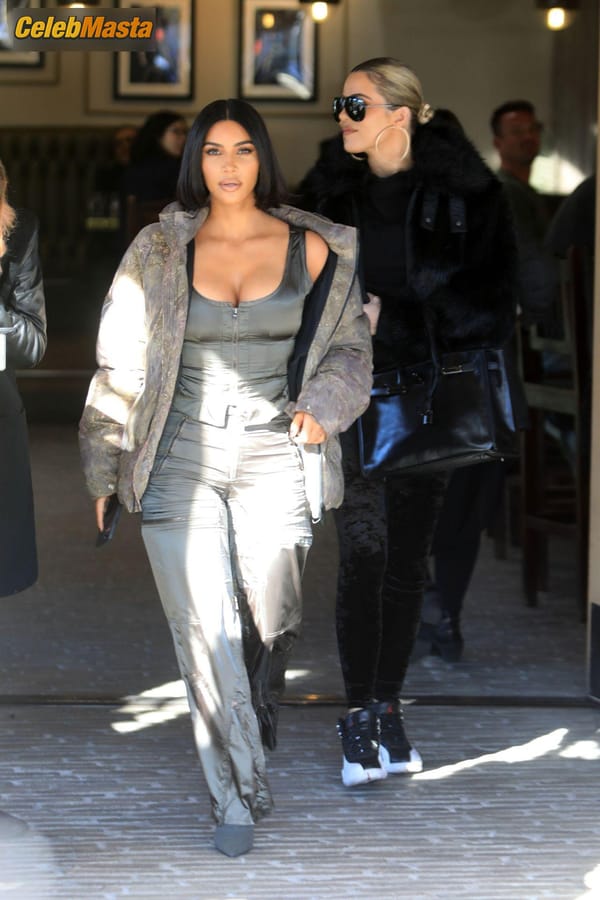 Kim Kardashian at the Grandville Restaurant in Studio City with a new shorter hairstyle photo 56