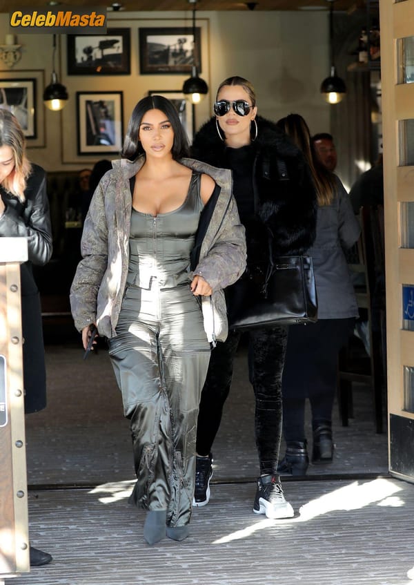 Kim Kardashian at the Grandville Restaurant in Studio City with a new shorter hairstyle photo 58