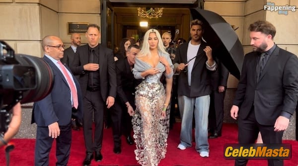 Kim Kardashian at the Met Gala, NYC photo 6
