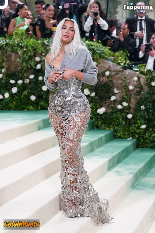 Kim Kardashian at the Met Gala, NYC photo 16
