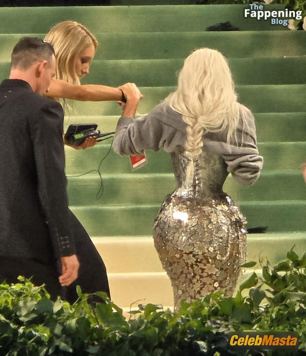 Kim Kardashian at the Met Gala, NYC photo 17
