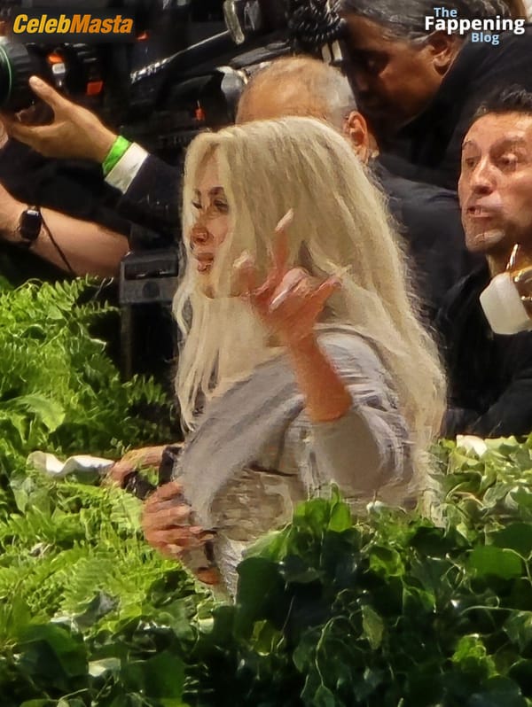 Kim Kardashian at the Met Gala, NYC photo 18