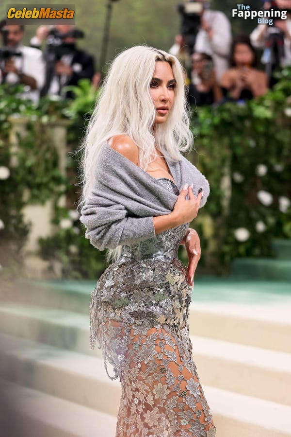 Kim Kardashian at the Met Gala, NYC photo 21
