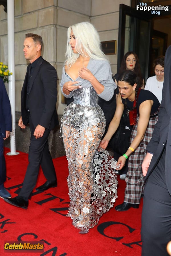 Kim Kardashian at the Met Gala, NYC photo 25