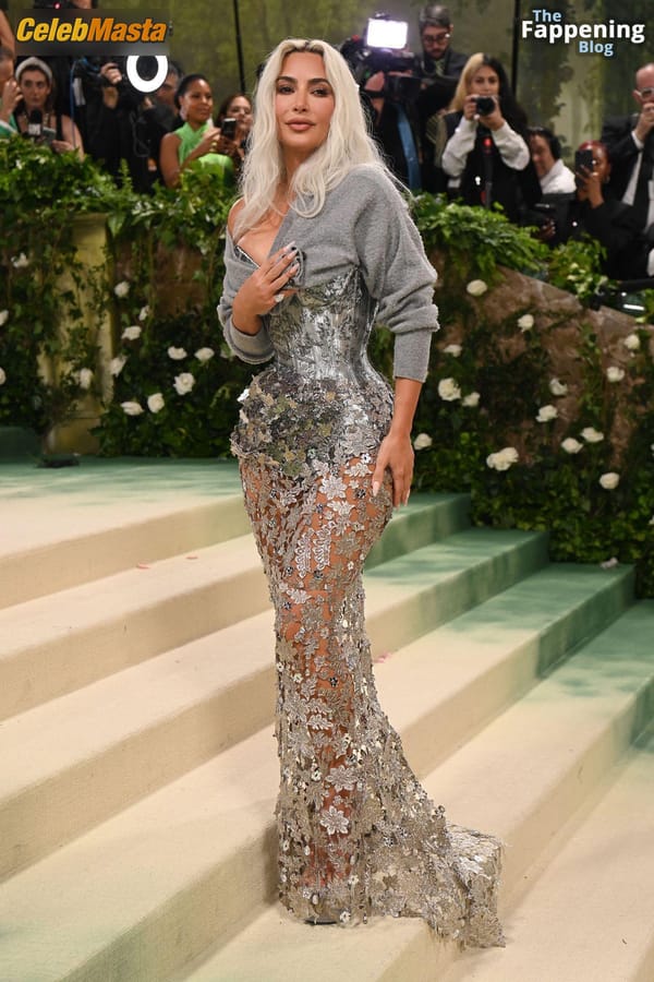Kim Kardashian at the Met Gala, NYC photo 27