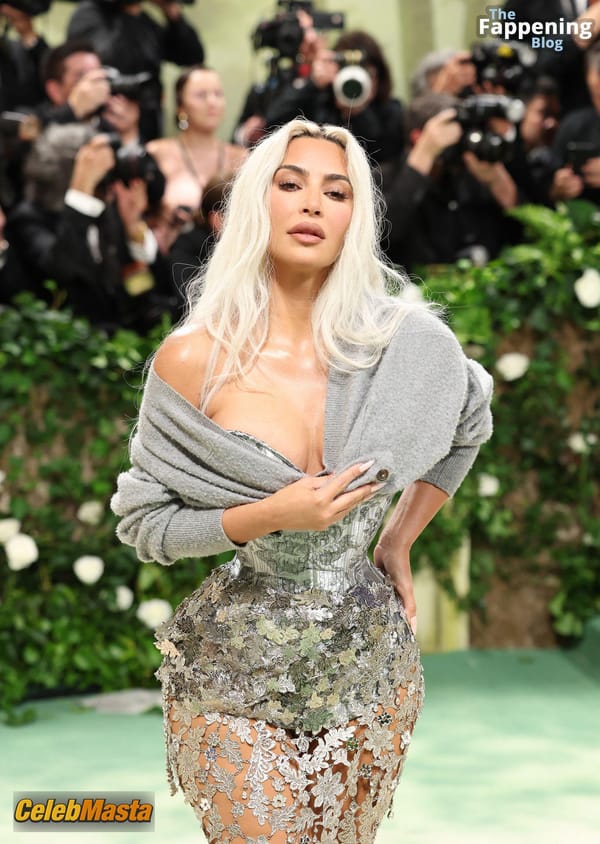 Kim Kardashian at the Met Gala, NYC photo 28