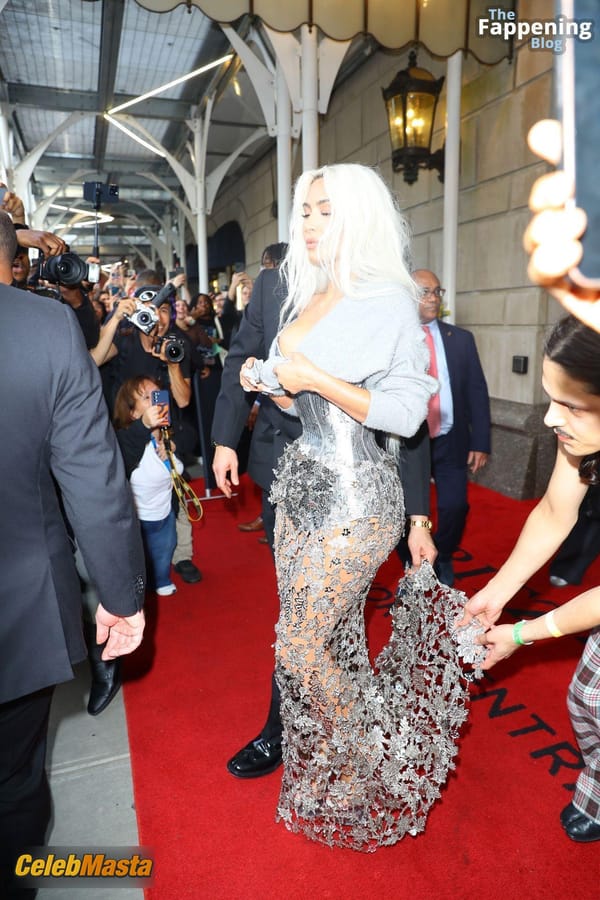 Kim Kardashian at the Met Gala, NYC photo 29