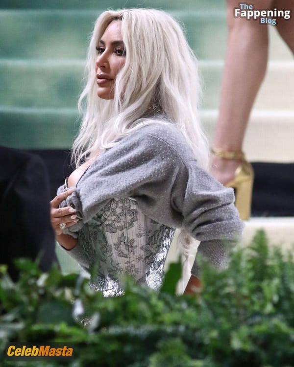 Kim Kardashian at the Met Gala, NYC photo 31