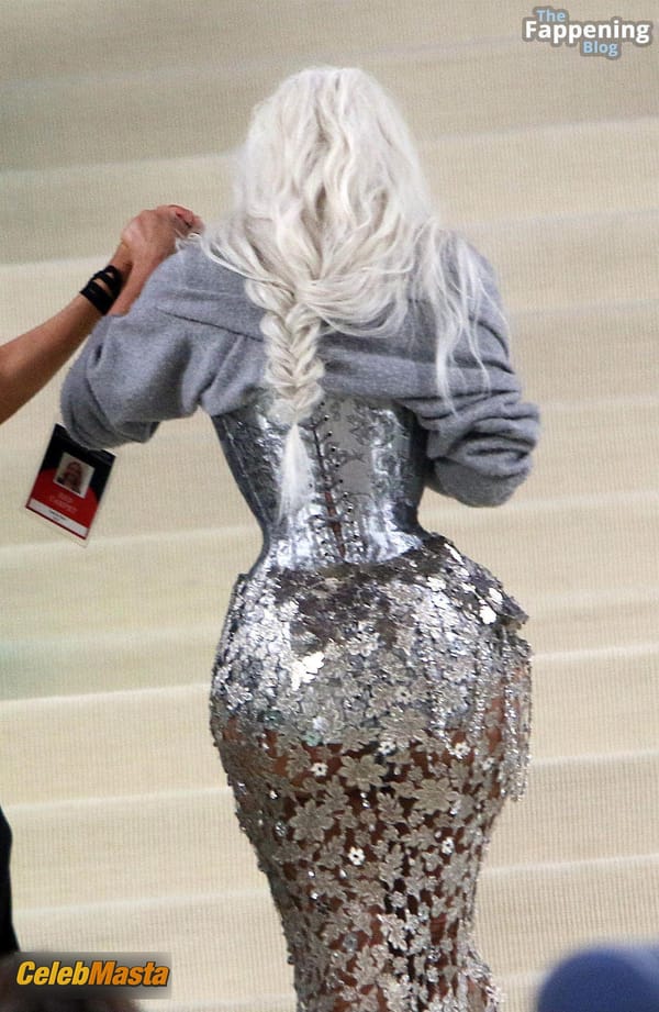Kim Kardashian at the Met Gala, NYC photo 32