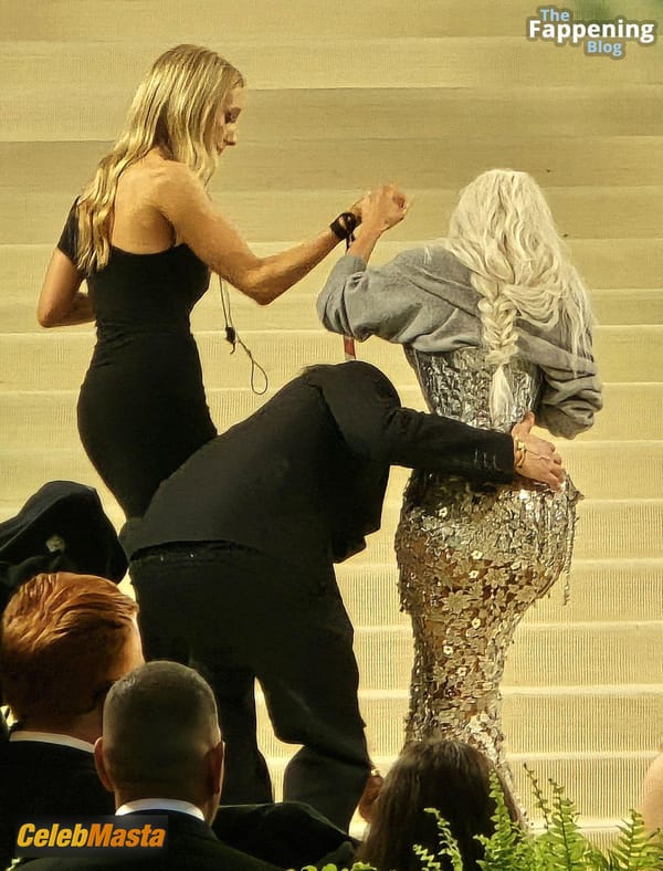 Kim Kardashian at the Met Gala, NYC photo 46