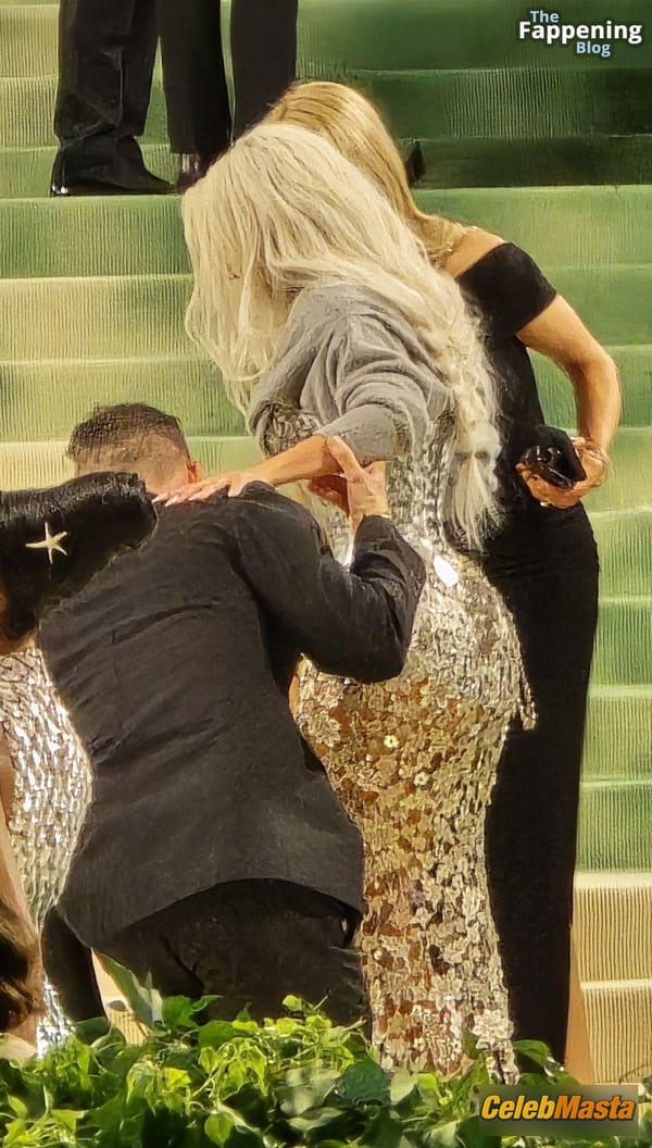 Kim Kardashian at the Met Gala, NYC photo 57