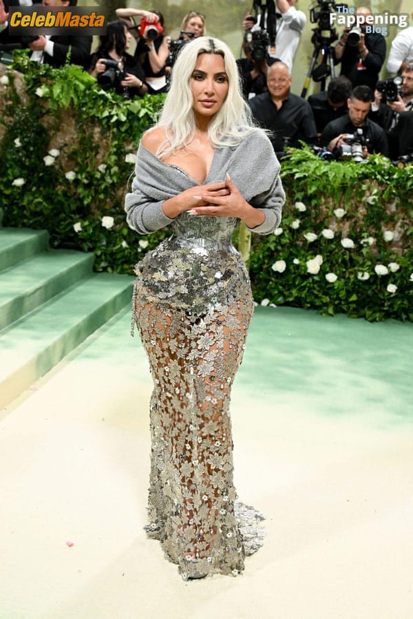 Kim Kardashian at the Met Gala, NYC photo 59