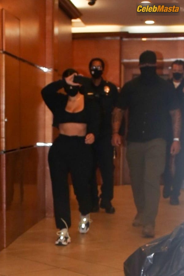 Kim Kardashian leaving a dermatologist appointment in Beverly Hills photo 5