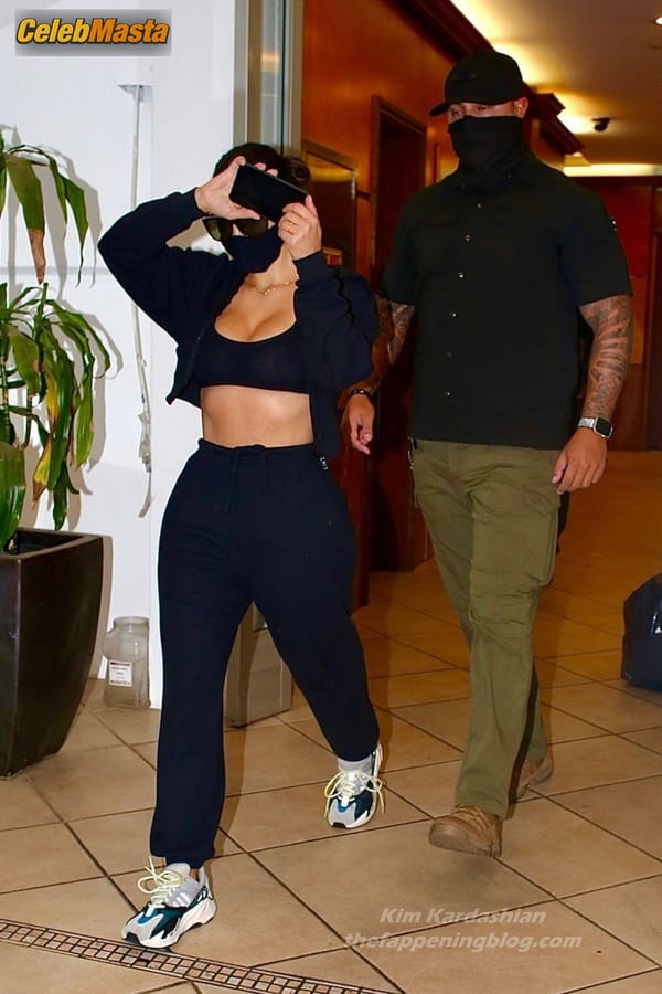 Kim Kardashian leaving a dermatologist appointment in Beverly Hills photo 7