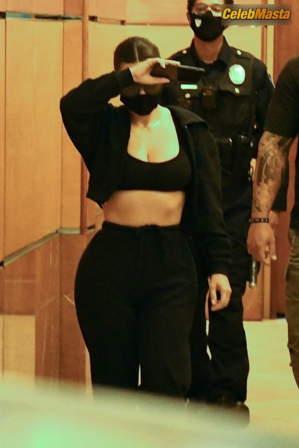 Kim Kardashian leaving a dermatologist appointment in Beverly Hills photo 17