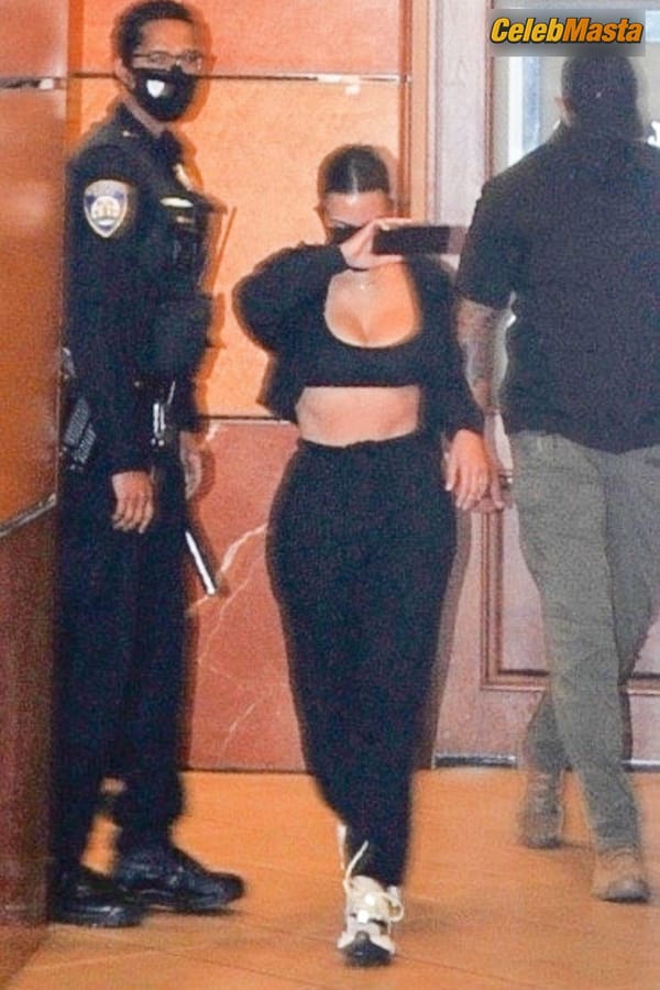 Kim Kardashian leaving a dermatologist appointment in Beverly Hills photo 19
