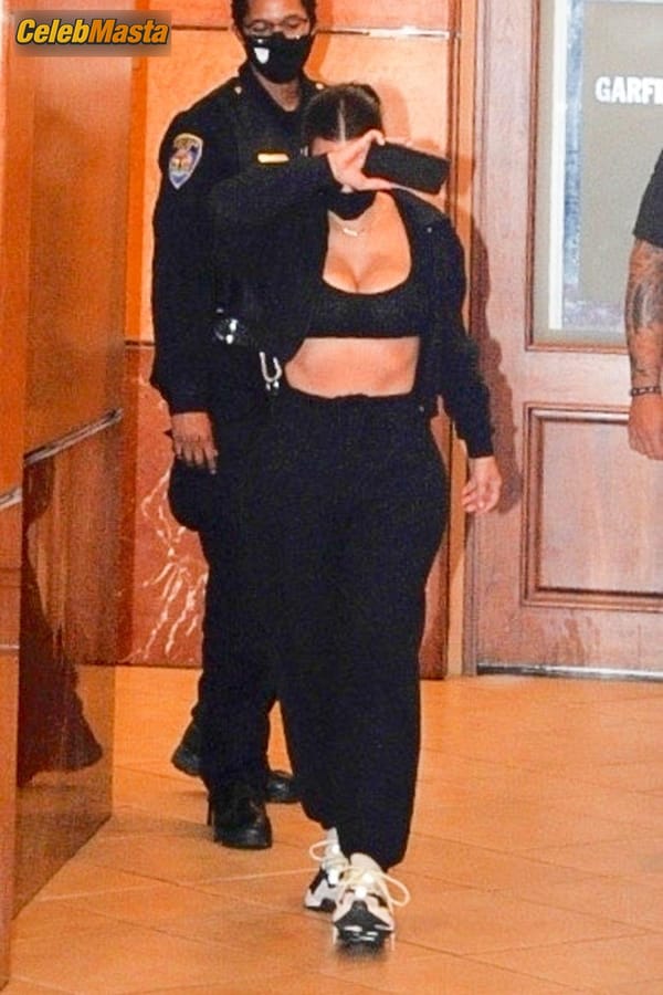Kim Kardashian leaving a dermatologist appointment in Beverly Hills photo 27