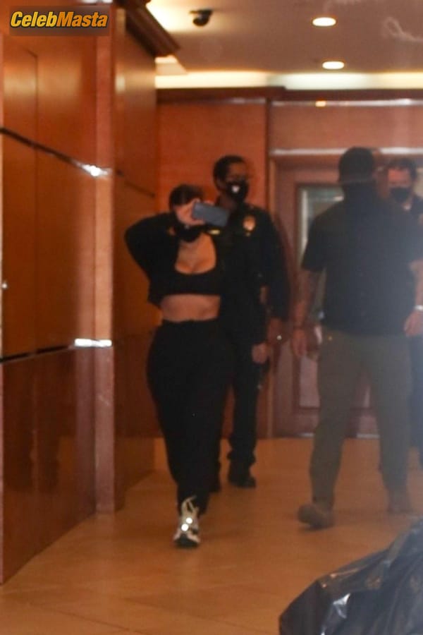 Kim Kardashian leaving a dermatologist appointment in Beverly Hills photo 31