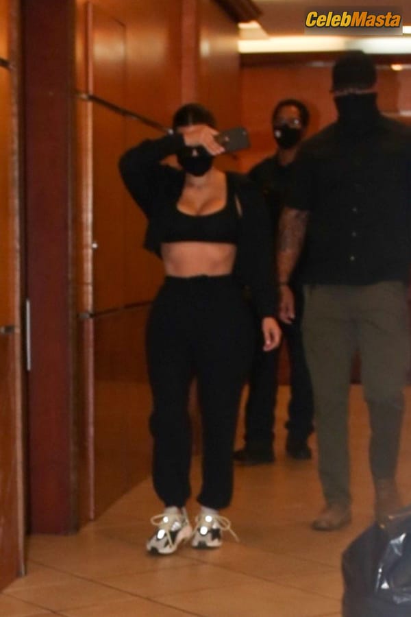 Kim Kardashian leaving a dermatologist appointment in Beverly Hills photo 33