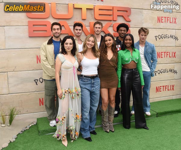 Madelyn Cline in Jeans and White Tank at Poguelandia: A Netflix Outer Banks Event, Los Angeles photo 32