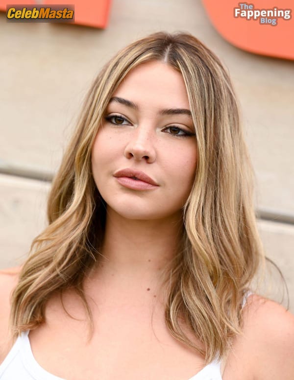 Madelyn Cline in Jeans and White Tank at Poguelandia: A Netflix Outer Banks Event, Los Angeles photo 44