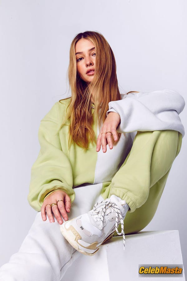 Madelyn Cline Poses In Various Clothes For A Photoshoot photo 7