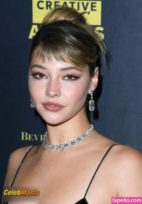 Madelyn Cline Photo Collection photo 23