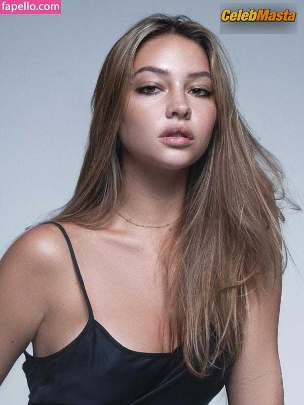 Madelyn Cline Photo Collection Part 3 photo 29