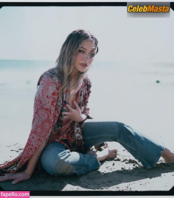 Madelyn Cline Photo Collection Part 2 photo 37