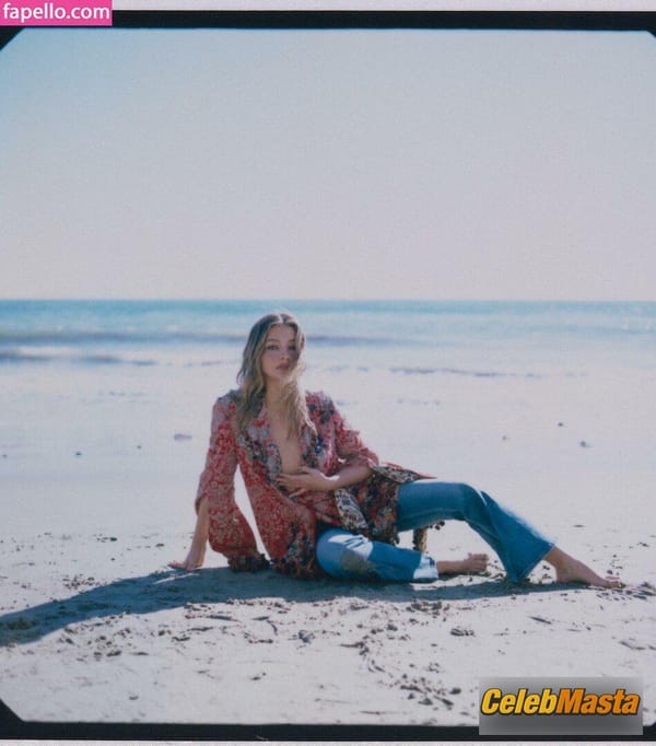 Madelyn Cline Photo Collection Part 2 photo 54