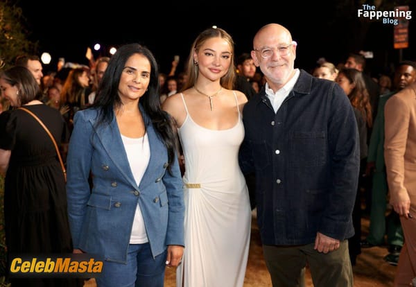 Madelyn Cline at the Outer Banks Premiere, Los Angeles photo 5