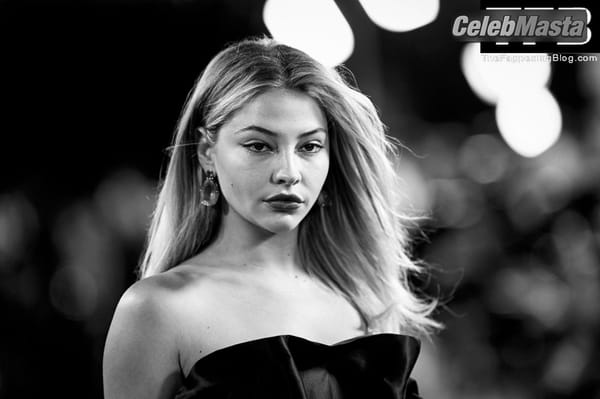 Madelyn Cline at the Glass Onion Premiere, London photo 26