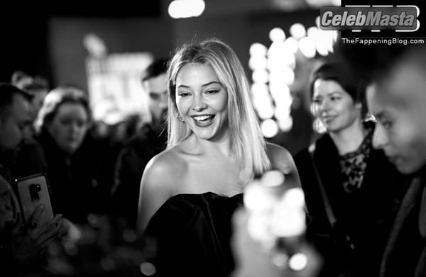 Madelyn Cline at the Glass Onion Premiere, London photo 28