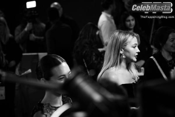 Madelyn Cline at the Glass Onion Premiere, London photo 60