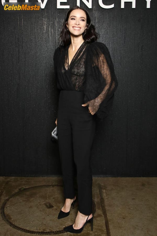 Abigail Spencer at the Givenchy Fashion Show Photocall, Paris Fashion Week photo 19