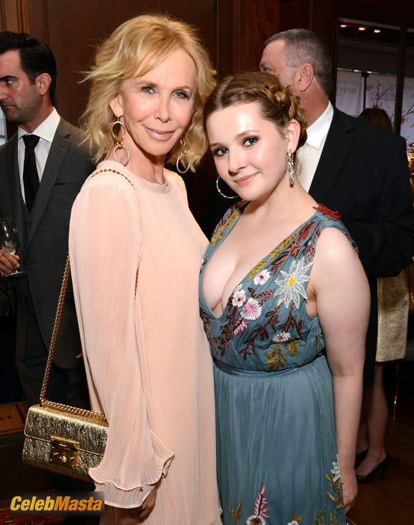 Abigail Breslin Cleavage at the 2016 Greenwich international Film Festival in Greenwich photo 9