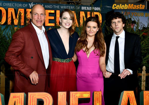 Abigail Breslin posing in a pink dress at the ‘Zombieland Double Tap’ Premiere at Regency Village Theatre in Westwood photo 8